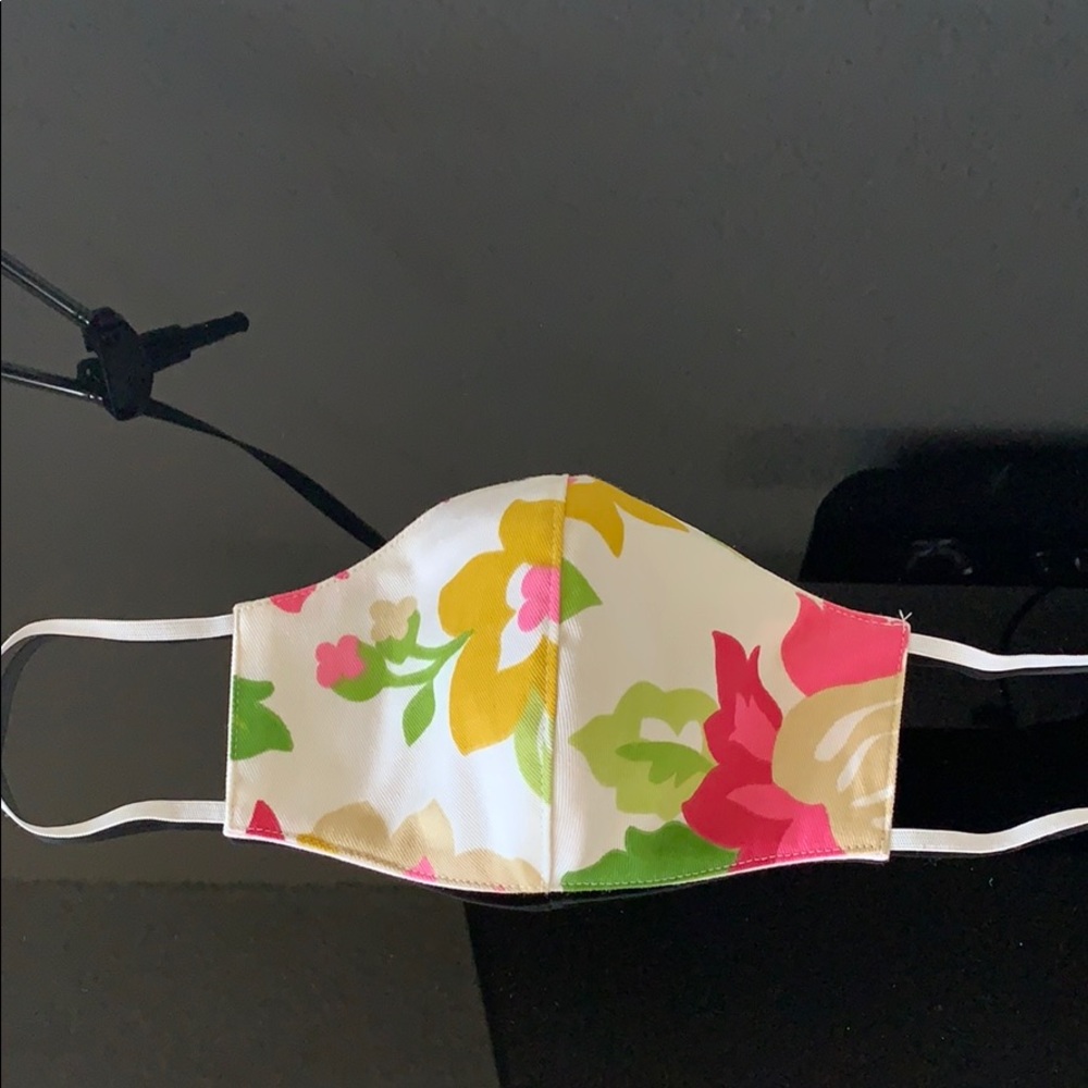 Reversible face mask